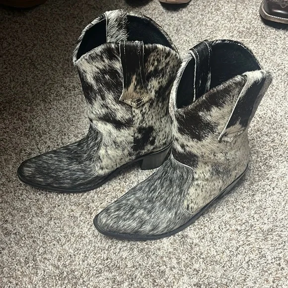 Hair on hide (cowhide) cowboy boots - Picture 2 of 9
